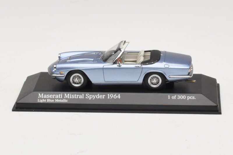 Maserati Mistral Spyder Light Blue Metallic Minichamps 1:43 437123432 Metal