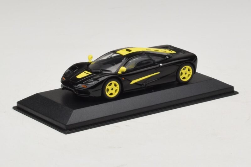 McLaren F1 Sort Med Gule Striber Minichamps 1:43 MCLAREN004 Metal