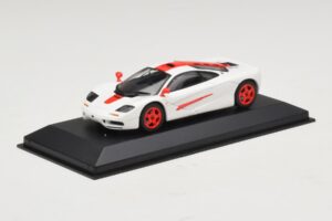 McLaren F1 Hvid Med Røde Striber Minichamps 1:43 MCLAREN003 Metal