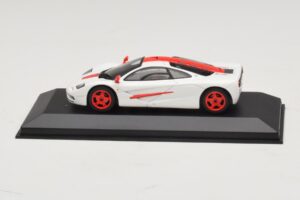McLaren F1 Hvid Med Røde Striber Minichamps 1:43 MCLAREN003 Metal — billede 4 af 4