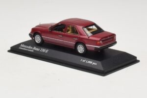 Mercedes 230E W124 Rød Metallic Minichamps 1:43 400037001 Metal — billede 3 af 4