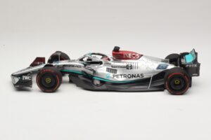 Mercedes AMG Petronas W13 E Performance #63 G. Russell Spanish GP 2022 Minichamps 1:18 110220063 Metal — billede 3 af 7