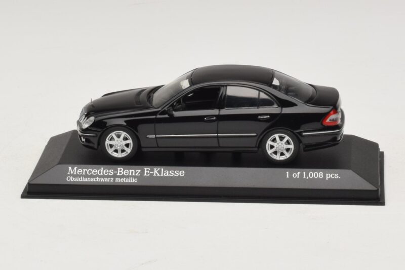 Mercedes E-Class W211 Sort Metallic Minichamps 1:43 Mercedes E-Class W211 Sort Metallic Minichamps 1:43 400036001 Metal