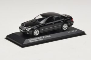 Mercedes E-Class W211 Sort Metallic Minichamps 1:43 400036001 Metal — billede 2 af 4