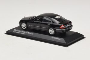 Mercedes E-Class W211 Sort Metallic Minichamps 1:43 400036001 Metal — billede 3 af 4