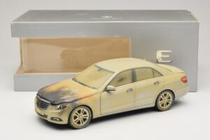 Mercedes E-Class W212 Brændt Dubai Kunstbil Minichamps 1:18 MB008 Metal — billede 6 af 6