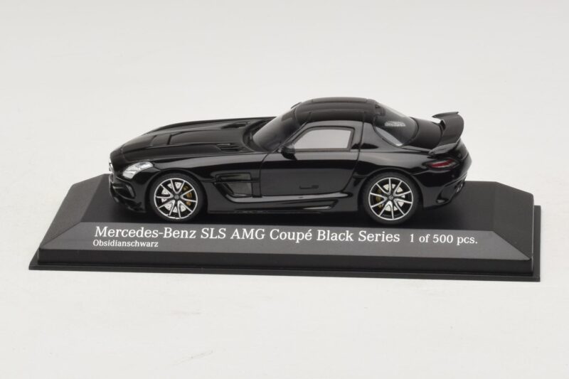 Mercedes SLS AMG C197 Black Series Sort Metallic Minichamps 1:43 Mercedes SLS AMG C197 Black Series Sort Metallic Minichamps 1:43 437033020 Metal