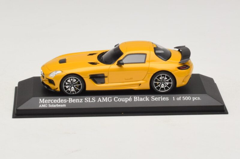 Mercedes SLS AMG C197 Black Series Guld Minichamps 1:43 Mercedes SLS AMG C197 Black Series Guld Minichamps 1:43 437033022 Metal