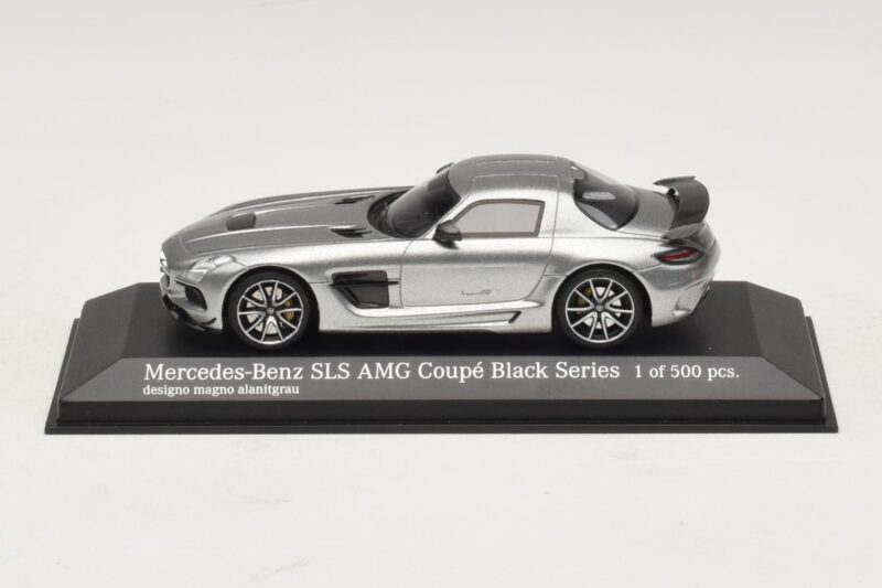 Mercedes SLS AMG C197 Black Series Grå Metallic Minichamps 1:43 437033024 Metal