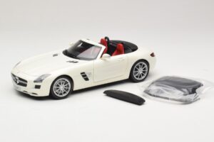 Mercedes SLS AMG Roadster Mystic White II Minichamps 1:18 B66960079 Metal — billede 2 af 9