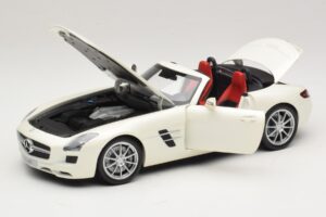 Mercedes SLS AMG Roadster Mystic White II Minichamps 1:18 B66960079 Metal — billede 3 af 9