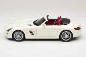 Mercedes SLS AMG Roadster Mystic White II Minichamps 1:18 B66960079 Metal — billede 5 af 9