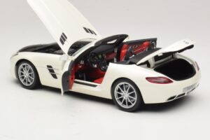 Mercedes SLS AMG Roadster Mystic White II Minichamps 1:18 B66960079 Metal — billede 6 af 9
