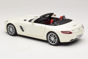 Mercedes SLS AMG Roadster Mystic White II Minichamps 1:18 B66960079 Metal — billede 7 af 9