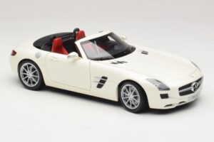 Mercedes SLS AMG Roadster Mystic White II Minichamps 1:18 B66960079 Metal — billede 8 af 9