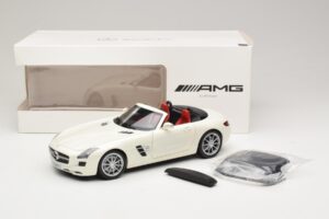 Mercedes SLS AMG Roadster Mystic White II Minichamps 1:18 B66960079 Metal — billede 9 af 9