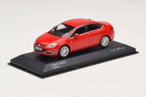 Opel Astra J Rød Minichamps 1:43 410042001 Metal — billede 2 af 4