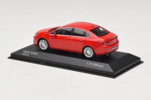 Opel Astra J Rød Minichamps 1:43 410042001 Metal — billede 3 af 4