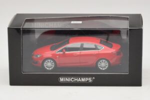 Opel Astra J Rød Minichamps 1:43 410042001 Metal — billede 4 af 4