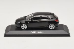 Opel Astra J Sort Minichamps 1:43 ASTRA006 Metal