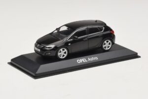 Opel Astra J Sort Minichamps 1:43 ASTRA006 Metal — billede 2 af 4
