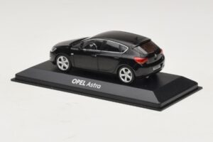 Opel Astra J Sort Minichamps 1:43 ASTRA006 Metal — billede 3 af 4