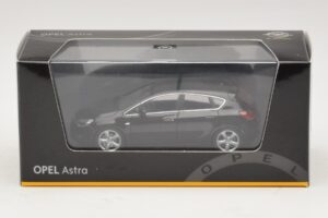 Opel Astra J Sort Minichamps 1:43 ASTRA006 Metal — billede 4 af 4