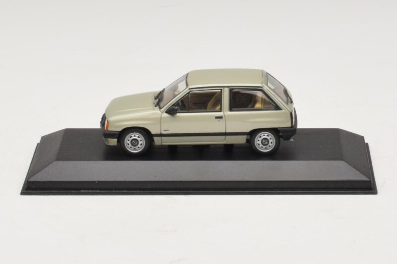 Opel Corsa A Lysegrøn Metallic Minichamps 1:43 CORSA001 Metal