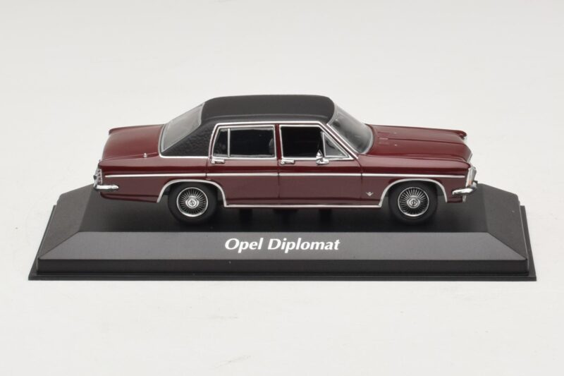 Opel Diplomat B Mørkerød Maxichamps 1:43 940046071 Metal