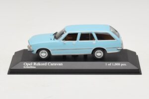 Opel Rekord D Caravan Lyseblå Minichamps 1:43 400044014 Metal