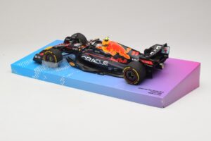 Oracle Red Bull Racing RB18 #11 S. Perez Miami GP 2022 Minichamps 1:18 113220511 Metal — billede 5 af 7