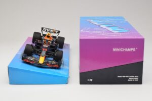 Oracle Red Bull Racing RB18 #11 S. Perez Miami GP 2022 Minichamps 1:18 113220511 Metal — billede 6 af 7