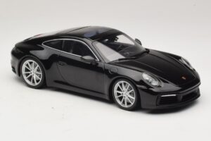 Porsche 911 992 Carrera 4S Sort Minichamps 1:18 WAP0211120R992 Metal — billede 4 af 6