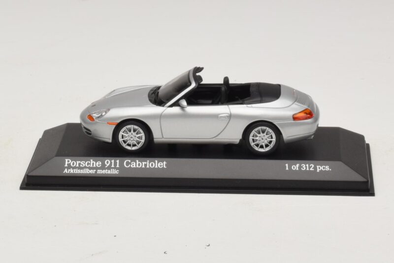 Porsche 911 996 Cabriolet Sølv Metallic Minichamps 1:43 400061091 Metal