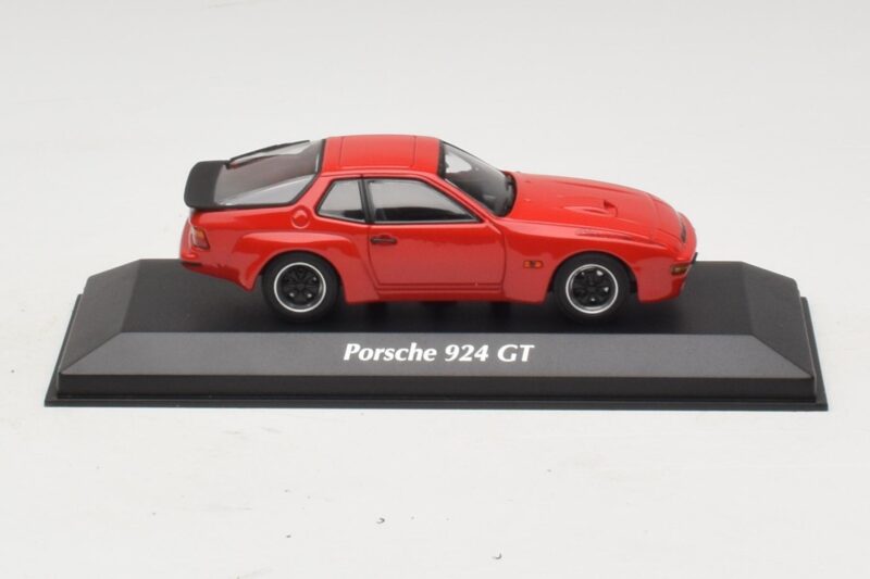Porsche 924 GT Rød Maxichamps 1:43 Porsche 924 GT Rød Maxichamps 1:43 940066120 Metal