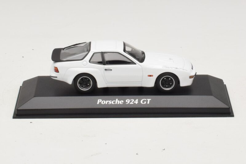 Porsche 924 GT Hvid Maxichamps 1:43 Porsche 924 GT Hvid Maxichamps 1:43 940066121 Metal