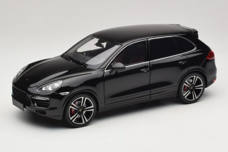 Porsche Cayenne Turbo S 92A Sort Metallic Minichamps 1:18 110062100 Metal
