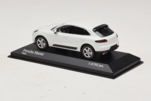 Porsche Macan 95B Hvid Minichamps 1:43 410062601 Metal — billede 3 af 4