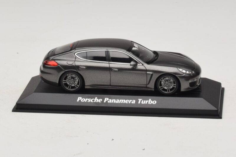 Porsche Panamera 970 Turbo Grå Metallic Maxichamps 1:43 940062371 Metal