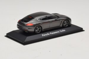 Porsche Panamera 970 Turbo Grå Metallic Maxichamps 1:43 940062371 Metal — billede 2 af 4