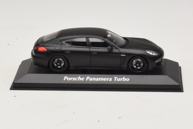 Porsche Panamera 970 Turbo Mat Sort Maxichamps 1:43 Porsche Panamera 970 Turbo Mat Sort Maxichamps 1:43 940062370 Metal