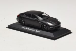 Porsche Panamera 970 Turbo Mat Sort Maxichamps 1:43 940062370 Metal — billede 3 af 4