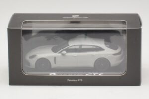 Porsche Panamera GTS 971 Chalk Grey Minichamps 1:43 WAP0207640J Metal — billede 4 af 4