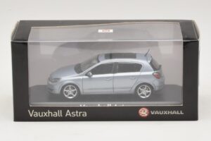 Vauxhall Astra H Sedan Lyseblå Metallic Minichamps 1:43 ASTRA007 Metal — billede 4 af 4