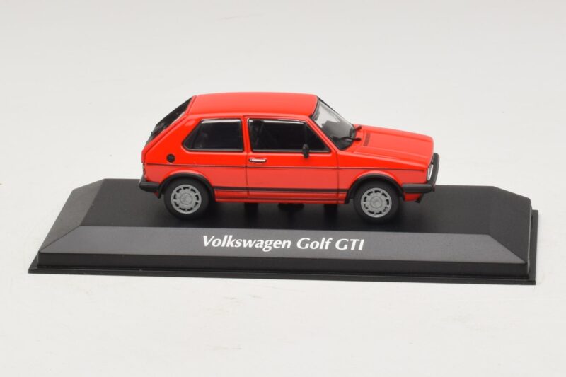 Volkswagen Golf GTI Mk1 Rød Maxichamps 1:43 Volkswagen Golf GTI Mk1 Rød Maxichamps 1:43 940055170 Metal