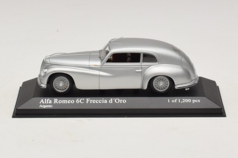 Alfa Romeo 6C 2500 Freccia d'Oro Sølv Minichamps 1:43 Alfa Romeo 6C 2500 Freccia d'Oro Sølv Minichamps 1:43 400120480 Metal