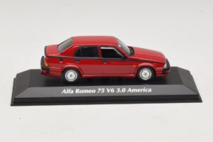 Alfa Romeo 75 V6 3.0 America Rød Maxichamps 1:43 Alfa Romeo 75 V6 3.0 America Rød Maxichamps 1:43 940120461 Metal