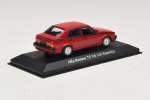 Alfa Romeo 75 V6 3.0 America Rød Maxichamps 1:43 940120461 Metal — billede 2 af 5