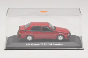 Alfa Romeo 75 V6 3.0 America Rød Maxichamps 1:43 940120461 Metal — billede 4 af 5