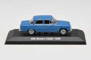 Alfa Romeo Giulia 1600 Blå Maxichamps 1:43 Alfa Romeo Giulia 1600 Blå Maxichamps 1:43 940120900 Metal